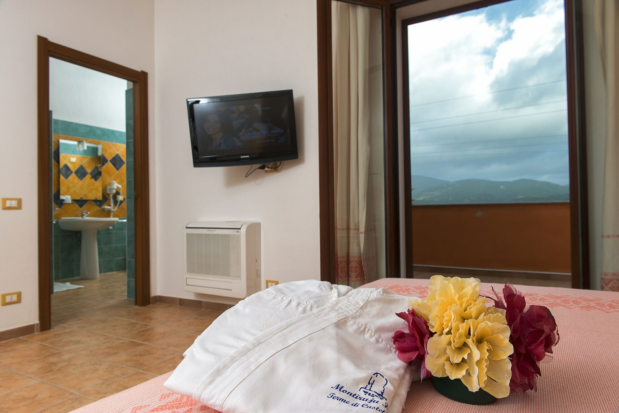 Hotel Montiruju Santa Maria Coghinas Экстерьер фото